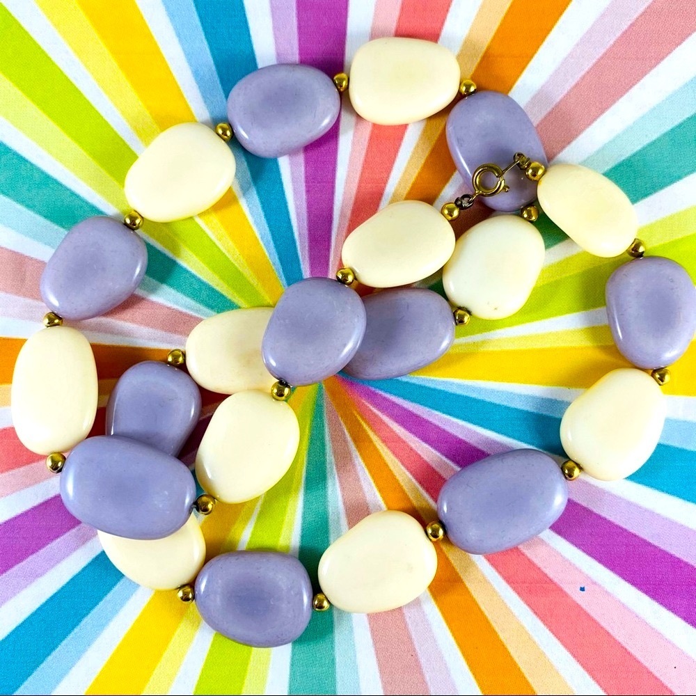Beautiful pebble shaped lucite lavender and cream beaded necklace